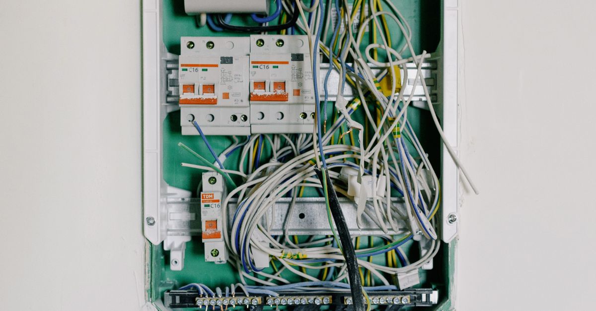 A Guide to Emergency Electrical Repairs in Businesses